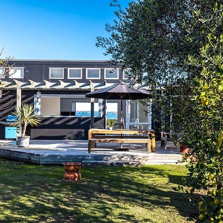 Driftwood Beach House With Spa Pool - Absolute Beachfront! Blackpool Dış mekan fotoğraf